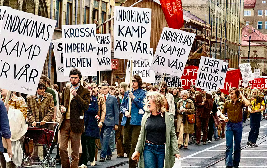 Skärmavbild 2026-05-20 kl. 07.29.40 Om 68:ornas barn och barnbarn … formade av svek och uppgivenhet